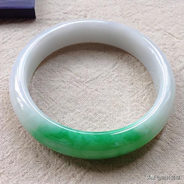 白底的青翡翠价格,白底青种翡翠手镯图片-第3张图片-翡翠网 白底的青翡翠价格,白底青种翡翠手镯图片-第3张图片-翡翠网