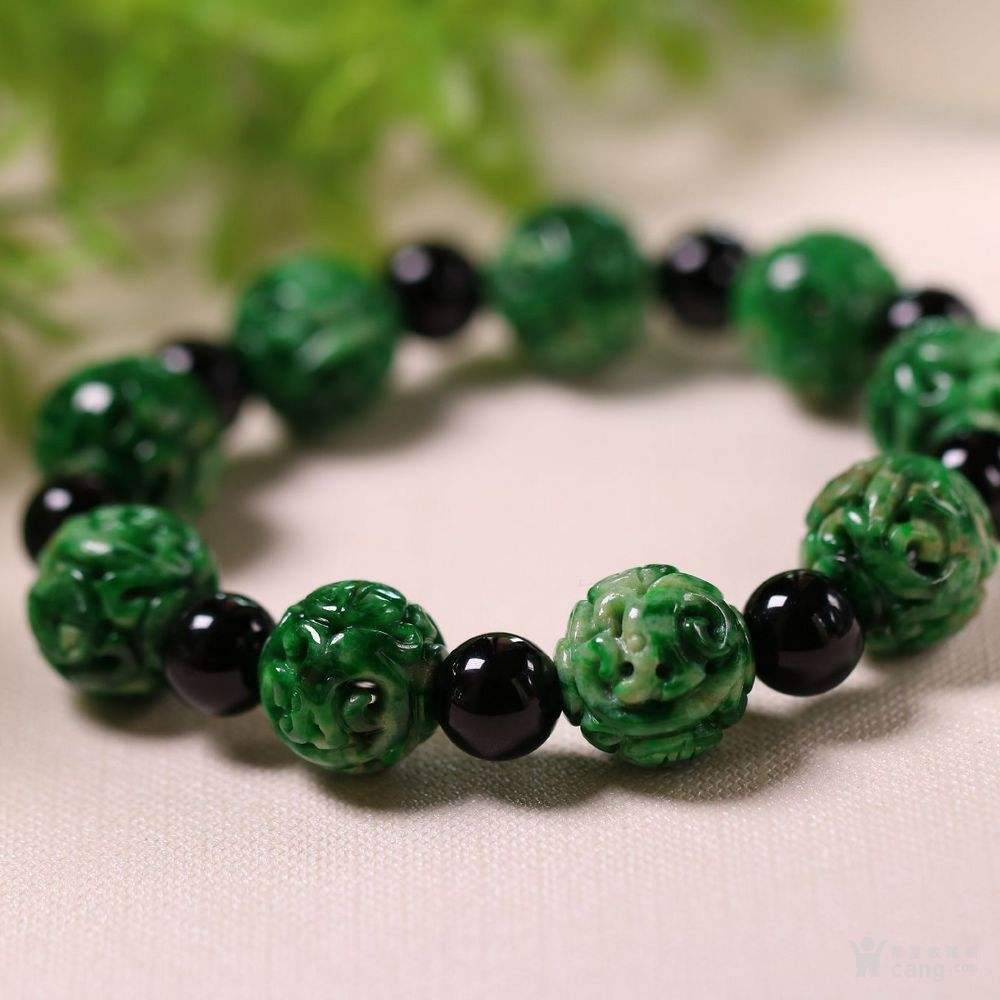 翡翠原石黄的切出绿的黄加绿翡翠原石手串-第1张图片-翡翠网 翡翠原石黄的切出绿的黄加绿翡翠原石手串-第1张图片-翡翠网