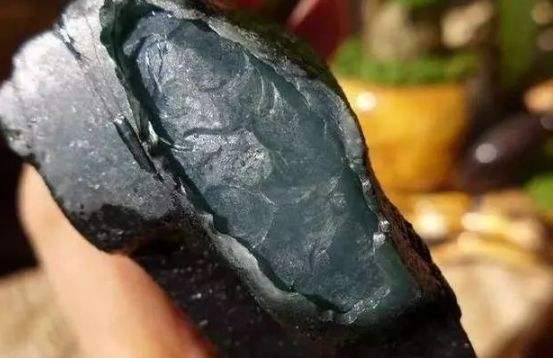 翡翠赌石知识属于哪一类的简单介绍-第2张图片-翡翠网 翡翠赌石知识属于哪一类的简单介绍-第2张图片-翡翠网