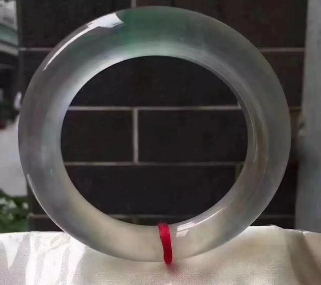 后江翡翠飘花原石翡翠原石打灯怎样辩识飘花-第7张图片-翡翠网 后江翡翠飘花原石翡翠原石打灯怎样辩识飘花-第7张图片-翡翠网