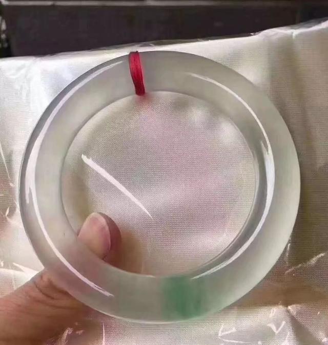 后江翡翠飘花原石翡翠原石打灯怎样辩识飘花-第8张图片-翡翠网 后江翡翠飘花原石翡翠原石打灯怎样辩识飘花-第8张图片-翡翠网