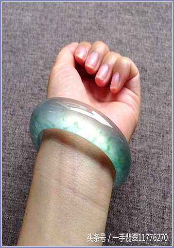 翡翠原石图片及价格,翡翠原石场口皮壳特征-第1张图片-翡翠网 翡翠原石图片及价格,翡翠原石场口皮壳特征-第1张图片-翡翠网