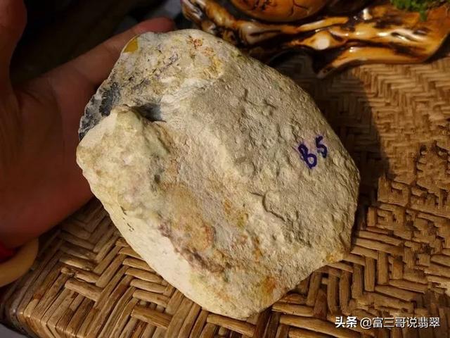 翡翠原石废料价格,现在翡翠原石的价格-第3张图片-翡翠网 翡翠原石废料价格,现在翡翠原石的价格-第3张图片-翡翠网