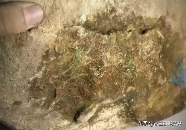 翡翠原石废料价格,现在翡翠原石的价格-第4张图片-翡翠网 翡翠原石废料价格,现在翡翠原石的价格-第4张图片-翡翠网