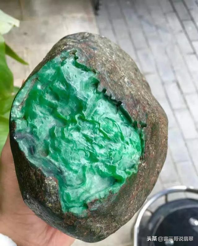 翡翠原石废料价格,现在翡翠原石的价格-第11张图片-翡翠网 翡翠原石废料价格,现在翡翠原石的价格-第11张图片-翡翠网