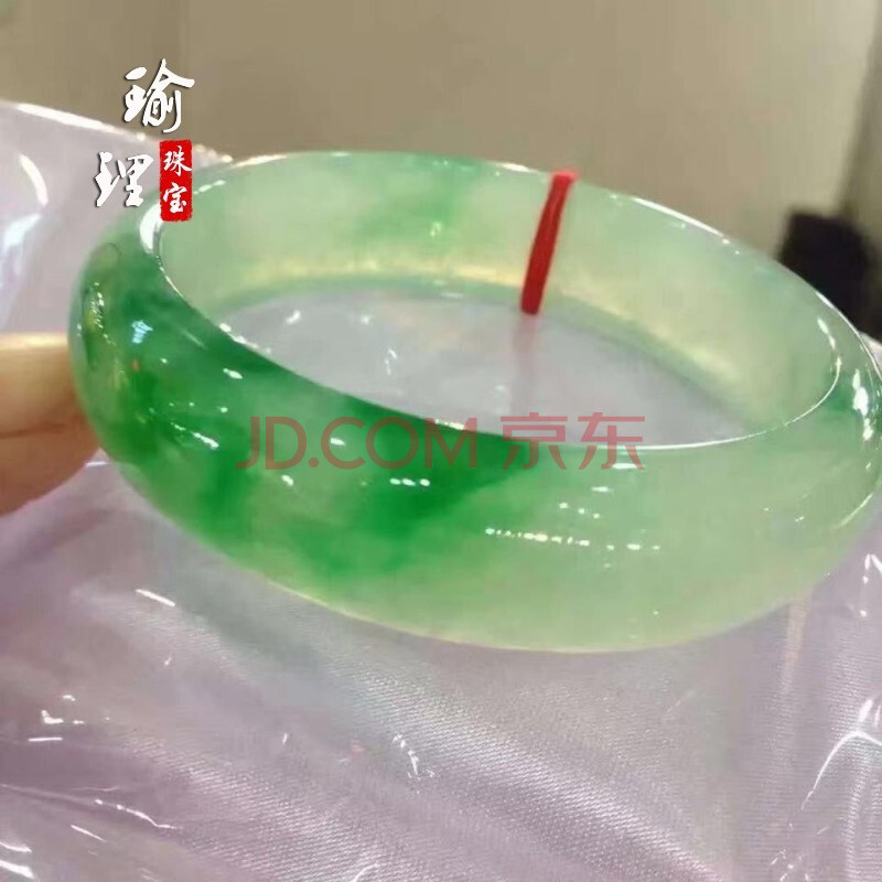 冰禾翡翠手镯,翡翠手镯有黄点好还是不好-第2张图片-翡翠网 冰禾翡翠手镯,翡翠手镯有黄点好还是不好-第2张图片-翡翠网