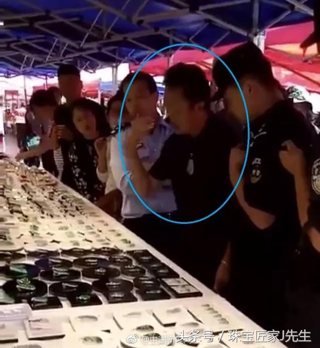 翡翠手镯摔断了还有价值吗翡翠手镯镶嵌修补图片-第1张图片-翡翠网 翡翠手镯摔断了还有价值吗翡翠手镯镶嵌修补图片-第1张图片-翡翠网