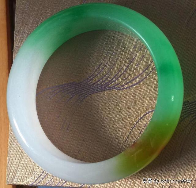 福禄寿翡翠鉴定,最满意的福禄寿翡翠手镯-第1张图片-翡翠网 福禄寿翡翠鉴定,最满意的福禄寿翡翠手镯-第1张图片-翡翠网