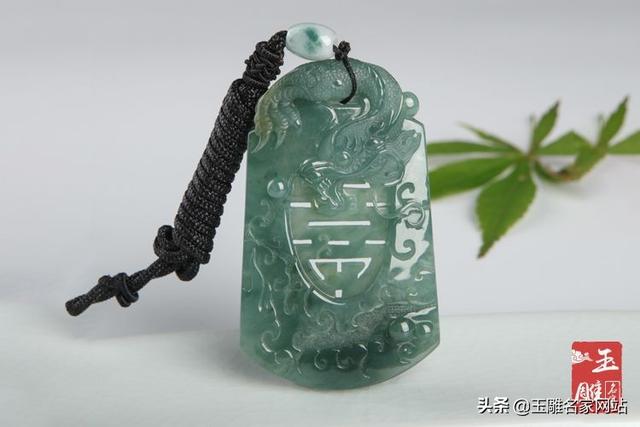 翡翠手镯蓝水冰种价格冰种翡翠贵吗-第2张图片-翡翠网 翡翠手镯蓝水冰种价格冰种翡翠贵吗-第2张图片-翡翠网