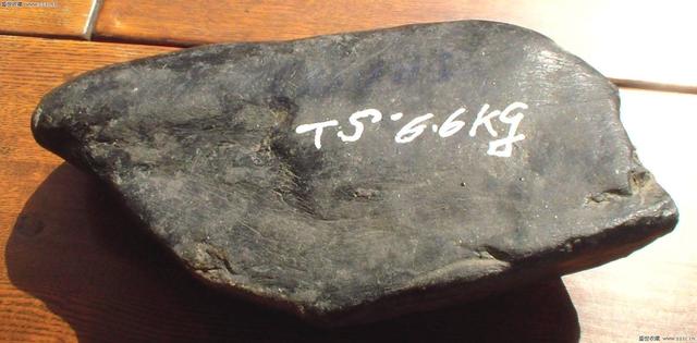 翡翠原石每日一问,翡翠原石叫什么-第6张图片-翡翠网 翡翠原石每日一问,翡翠原石叫什么-第6张图片-翡翠网