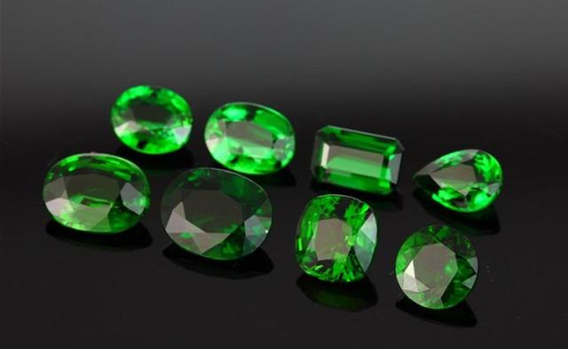 翡翠和碧玺有什么区别,碧玺翡翠价格贵吗-第6张图片-翡翠网 翡翠和碧玺有什么区别,碧玺翡翠价格贵吗-第6张图片-翡翠网