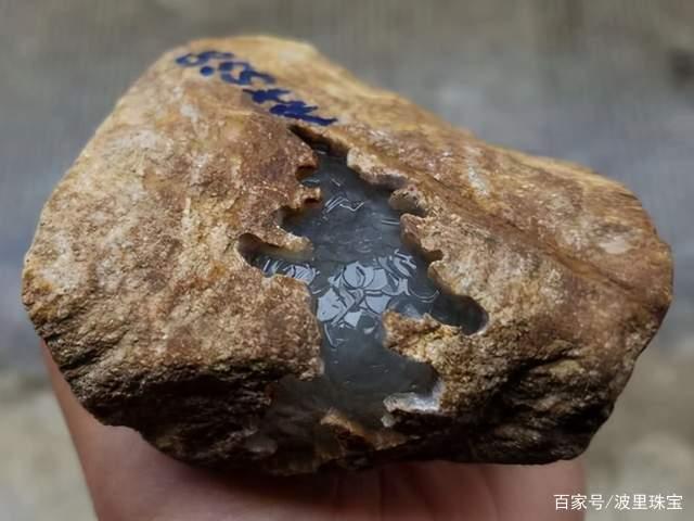 翡翠原石有多大讲解,翡翠原石种类有多少种-第2张图片-翡翠网 翡翠原石有多大讲解,翡翠原石种类有多少种-第2张图片-翡翠网