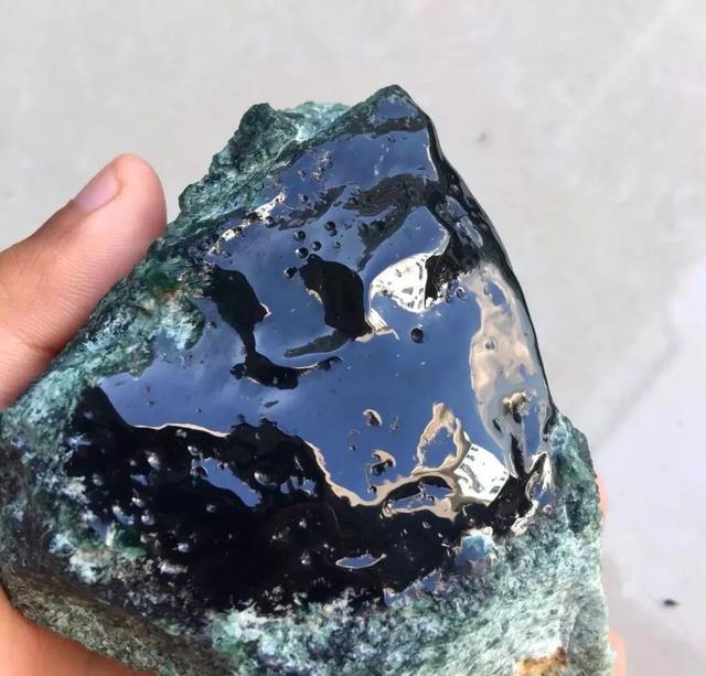 玉石原石收购商,翡翠原石切开后图片-第5张图片-翡翠网 玉石原石收购商,翡翠原石切开后图片-第5张图片-翡翠网