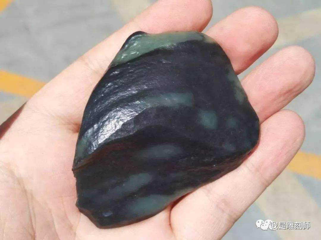 翡翠原石上的喺带有哪些颜色的简单介绍-第2张图片-翡翠网 翡翠原石上的喺带有哪些颜色的简单介绍-第2张图片-翡翠网