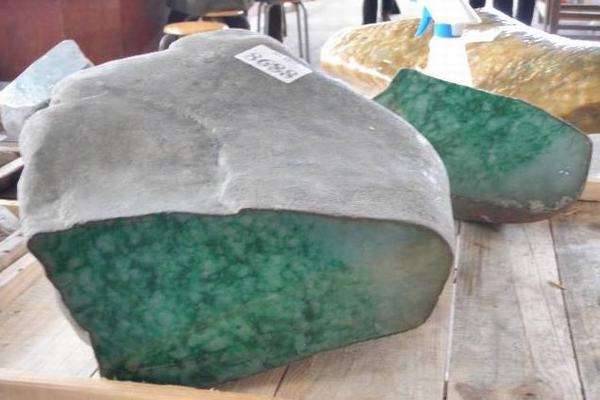 关于中国哪有翡翠原石挖呢的信息-第1张图片-翡翠网 关于中国哪有翡翠原石挖呢的信息-第1张图片-翡翠网