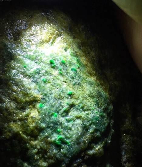 关于翡翠原石的话术翡翠原石术语-第11张图片-翡翠网 关于翡翠原石的话术翡翠原石术语-第11张图片-翡翠网