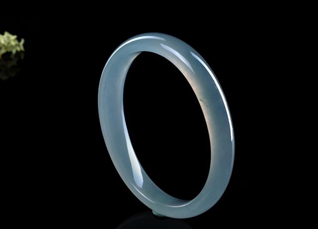 网红细条手镯翡翠,翡翠手镯细糯种是什么样-第6张图片-翡翠网 网红细条手镯翡翠,翡翠手镯细糯种是什么样-第6张图片-翡翠网