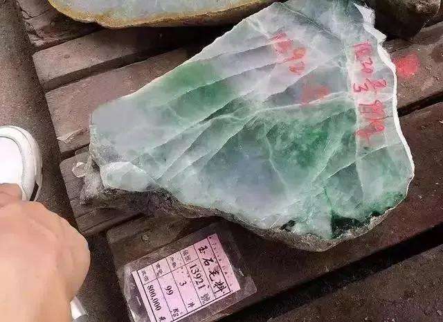 翡翠原石贸易视频翡翠原石在家怎么打磨-第2张图片-翡翠网 翡翠原石贸易视频翡翠原石在家怎么打磨-第2张图片-翡翠网