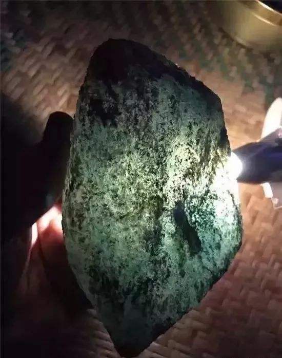 江苏囤翡翠原石江苏原石翡翠-第1张图片-翡翠网 江苏囤翡翠原石江苏原石翡翠-第1张图片-翡翠网