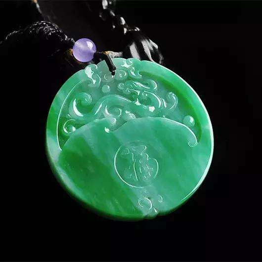 男戴翡翠手镯吗翡翠手镯戴久了会有什么变化-第1张图片-翡翠网 男戴翡翠手镯吗翡翠手镯戴久了会有什么变化-第1张图片-翡翠网