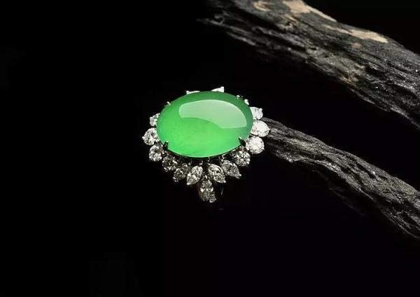 翡翠原石切开后菠菜绿看看翡翠原石-第14张图片-翡翠网 翡翠原石切开后菠菜绿看看翡翠原石-第14张图片-翡翠网