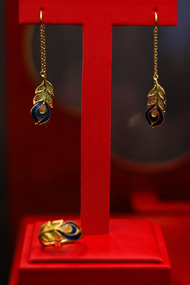 我在老凤祥买的黄金手镯,老凤祥的翡翠手镯能打几折-第6张图片-翡翠网 我在老凤祥买的黄金手镯,老凤祥的翡翠手镯能打几折-第6张图片-翡翠网