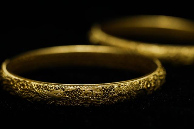 我在老凤祥买的黄金手镯,老凤祥的翡翠手镯能打几折-第8张图片-翡翠网 我在老凤祥买的黄金手镯,老凤祥的翡翠手镯能打几折-第8张图片-翡翠网