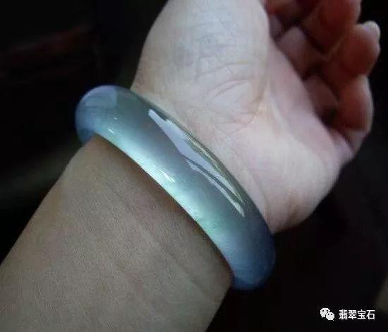 糯种春彩翡翠手镯价格老坑冰种翡翠-第4张图片-翡翠网