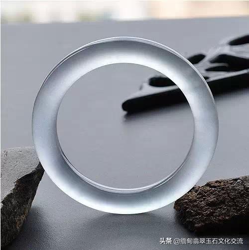 什么是干白种生肖玉牌,干白种翡翠百科知识-第10张图片-翡翠网 什么是干白种生肖玉牌,干白种翡翠百科知识-第10张图片-翡翠网