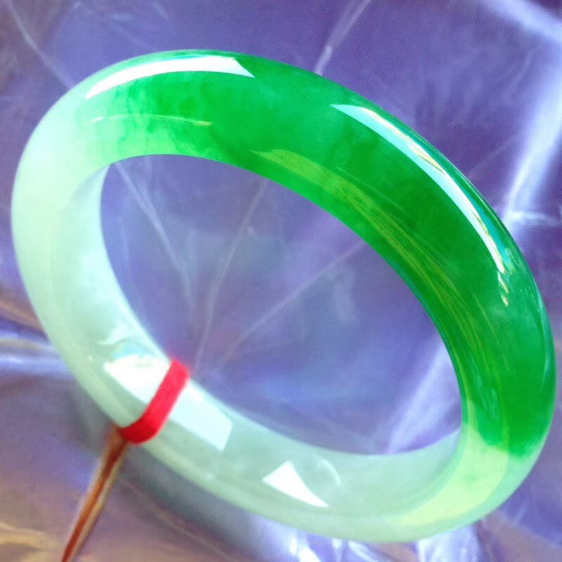 翡翠贵妃手镯价格,冰种贵妃玉手镯价格-第2张图片-翡翠网 翡翠贵妃手镯价格,冰种贵妃玉手镯价格-第2张图片-翡翠网