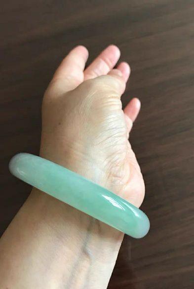 玉手镯水头怎么看翡翠手镯水头好价格高吗-第3张图片-翡翠网 玉手镯水头怎么看翡翠手镯水头好价格高吗-第3张图片-翡翠网