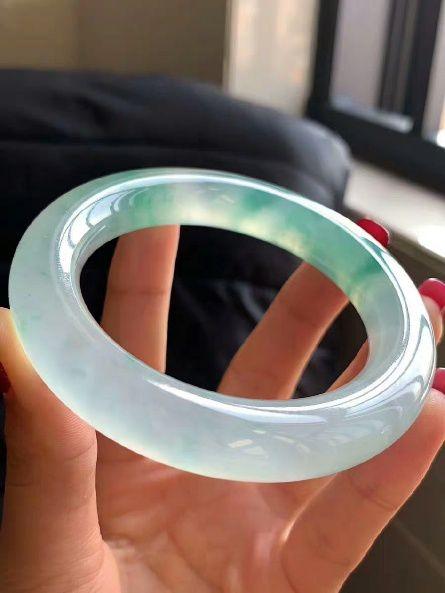 玉手镯水头怎么看翡翠手镯水头好价格高吗-第4张图片-翡翠网 玉手镯水头怎么看翡翠手镯水头好价格高吗-第4张图片-翡翠网