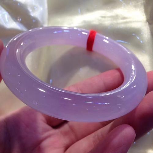 手镯的色线是什么翡翠手镯色线价格-第3张图片-翡翠网 手镯的色线是什么翡翠手镯色线价格-第3张图片-翡翠网