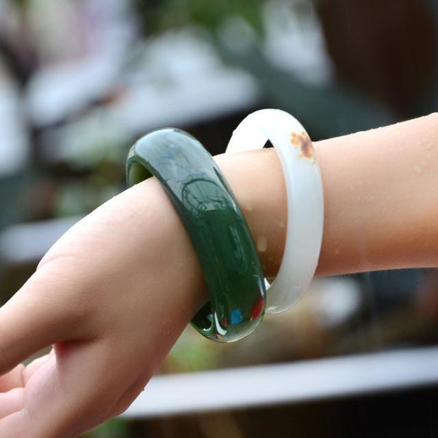 翡翠手镯为什么戴上好看,如何选翡翠镯子-第3张图片-翡翠网 翡翠手镯为什么戴上好看,如何选翡翠镯子-第3张图片-翡翠网