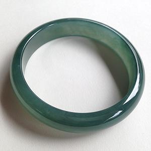 翡翠手镯为什么戴上好看,如何选翡翠镯子-第5张图片-翡翠网 翡翠手镯为什么戴上好看,如何选翡翠镯子-第5张图片-翡翠网