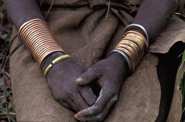 翡翠手镯为什么戴上好看,如何选翡翠镯子-第8张图片-翡翠网 翡翠手镯为什么戴上好看,如何选翡翠镯子-第8张图片-翡翠网