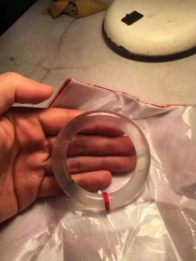 翡翠戴久了变化过程图翡翠手镯几天可以盘出来-第8张图片-翡翠网 翡翠戴久了变化过程图翡翠手镯几天可以盘出来-第8张图片-翡翠网