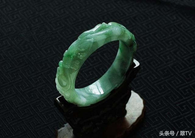 翡翠手镯冷知识大全,和田玉和翡翠哪个好-第7张图片-翡翠网 翡翠手镯冷知识大全,和田玉和翡翠哪个好-第7张图片-翡翠网