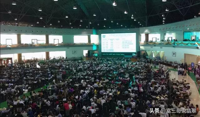 缅甸天然翡翠原石,缅甸翡翠矿主机器筛选原石-第2张图片-翡翠网 缅甸天然翡翠原石,缅甸翡翠矿主机器筛选原石-第2张图片-翡翠网