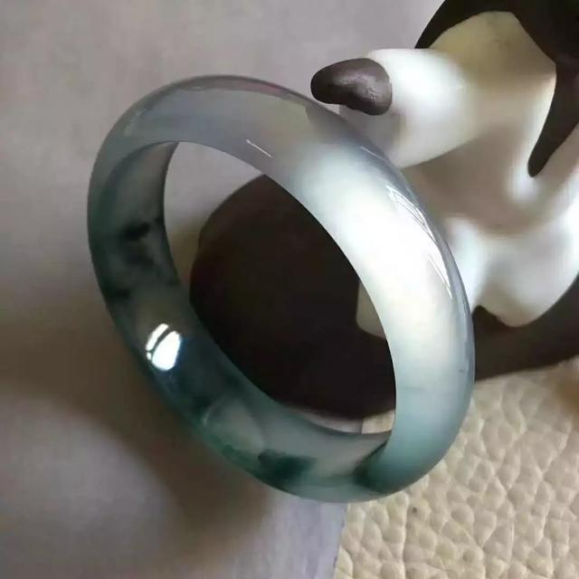 木那大翡翠原石视频黄皮木那翡翠原石特点-第8张图片-翡翠网 木那大翡翠原石视频黄皮木那翡翠原石特点-第8张图片-翡翠网