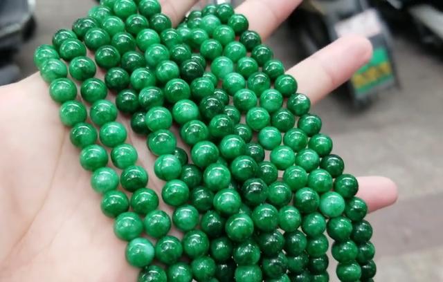 绿翡翠图片及价格绿色翡翠图片-第2张图片-翡翠网 绿翡翠图片及价格绿色翡翠图片-第2张图片-翡翠网