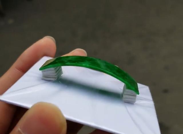 绿翡翠图片及价格绿色翡翠图片-第5张图片-翡翠网 绿翡翠图片及价格绿色翡翠图片-第5张图片-翡翠网