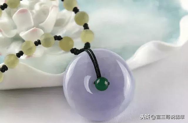 墨绿翡翠珠子项链价格,手链一般多少个珠子好-第6张图片-翡翠网 墨绿翡翠珠子项链价格,手链一般多少个珠子好-第6张图片-翡翠网