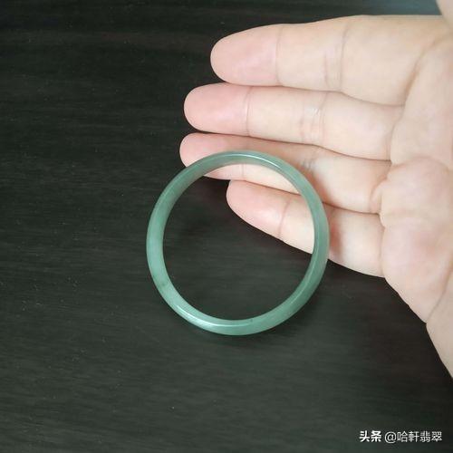 翡翠手镯里有一个小孔是什么手镯扣有几种-第6张图片-翡翠网 翡翠手镯里有一个小孔是什么手镯扣有几种-第6张图片-翡翠网