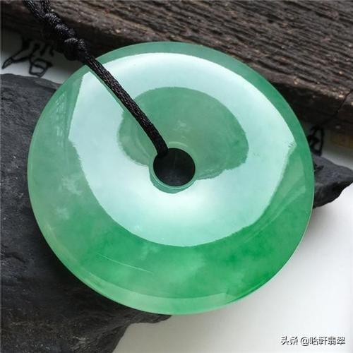 翡翠手镯里有一个小孔是什么手镯扣有几种-第8张图片-翡翠网 翡翠手镯里有一个小孔是什么手镯扣有几种-第8张图片-翡翠网