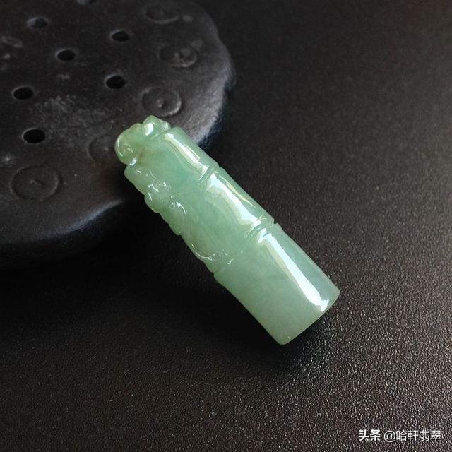 翡翠手镯里有一个小孔是什么手镯扣有几种-第9张图片-翡翠网 翡翠手镯里有一个小孔是什么手镯扣有几种-第9张图片-翡翠网