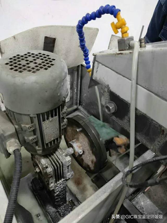 翡翠原石与成品翡翠原石毛料大全-第4张图片-翡翠网 翡翠原石与成品翡翠原石毛料大全-第4张图片-翡翠网