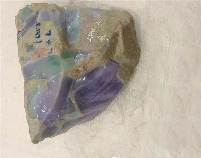 冰种翡翠现在什么价位深绿翡翠价格-第24张图片-翡翠网 冰种翡翠现在什么价位深绿翡翠价格-第24张图片-翡翠网