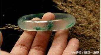 二千元糯种翡翠手镯,翡翠手镯白糯化种好吗-第5张图片-翡翠网 二千元糯种翡翠手镯,翡翠手镯白糯化种好吗-第5张图片-翡翠网