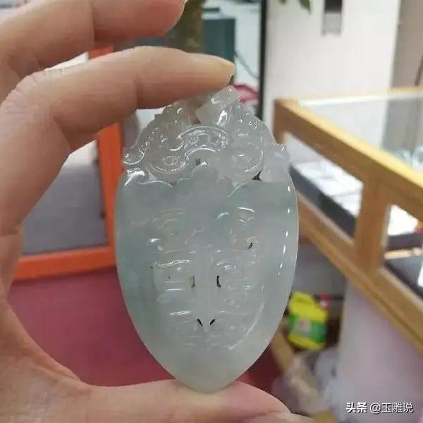 翡翠牌子雕工一般多少钱翡翠雕工价格-第9张图片-翡翠网 翡翠牌子雕工一般多少钱翡翠雕工价格-第9张图片-翡翠网